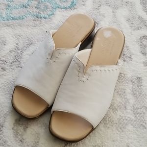 Munro white leather slides